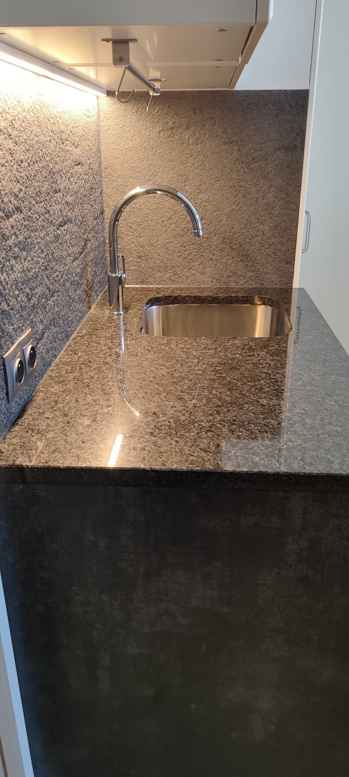 kuchnia zlew podsw 20 v