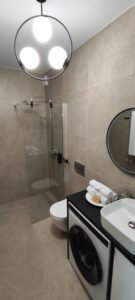 lazienka od drzwi 20 v