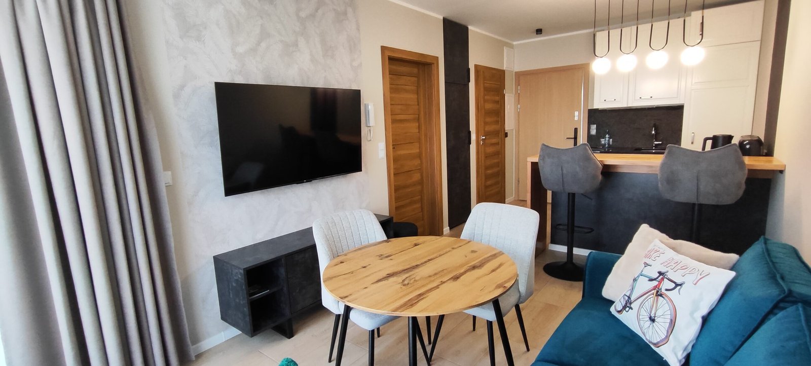 salon z rogu caly 20 h